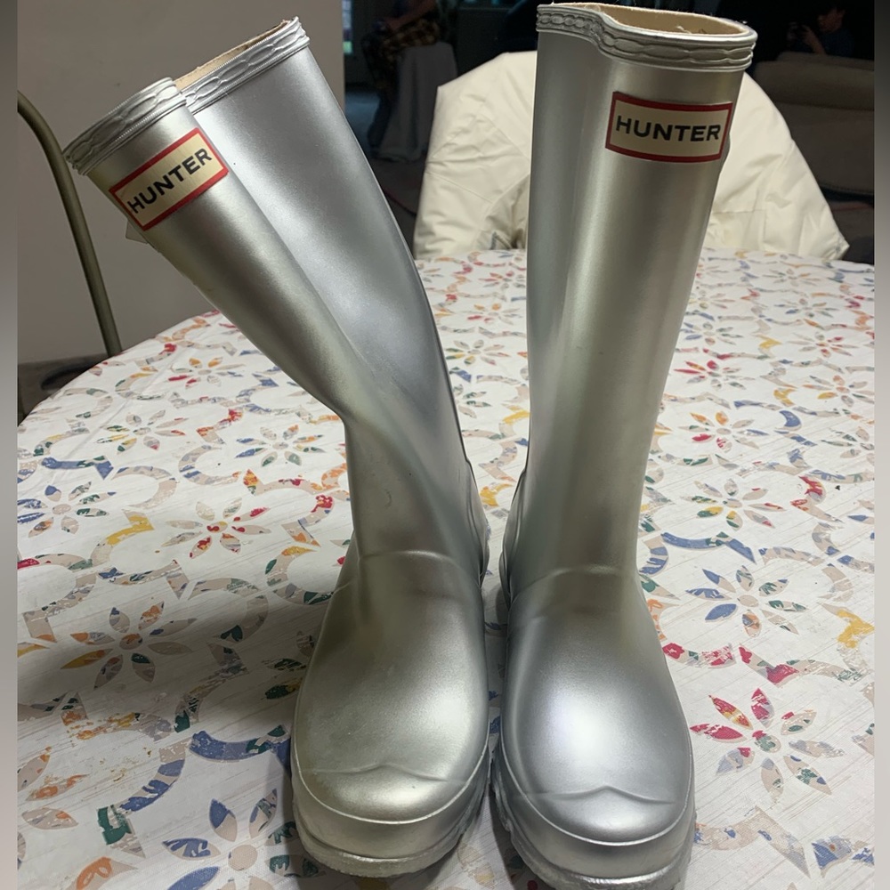Like new girls’s silver Hunter brand rain boots in a size 4. Never worn! So cute